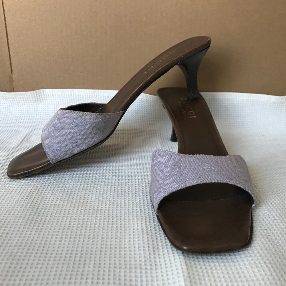 Gucci Lavender Mules, Heeled Slides Square Toe Logo printed fabric, size 7 1/2 B - Picture 2 of 9